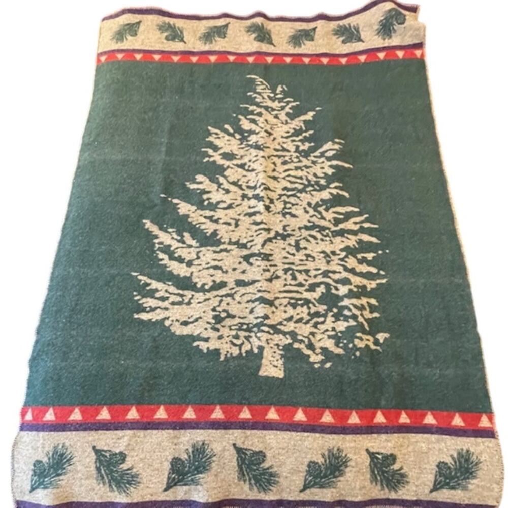 Faribault Woolen Mill Co vintage 100% virgin wool blanket.